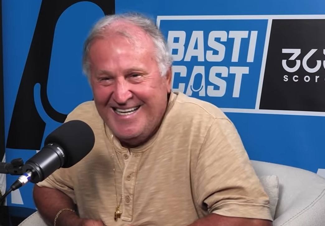 Zico revela bastidores da carreira em destaque no Giro Esportivo de hoje