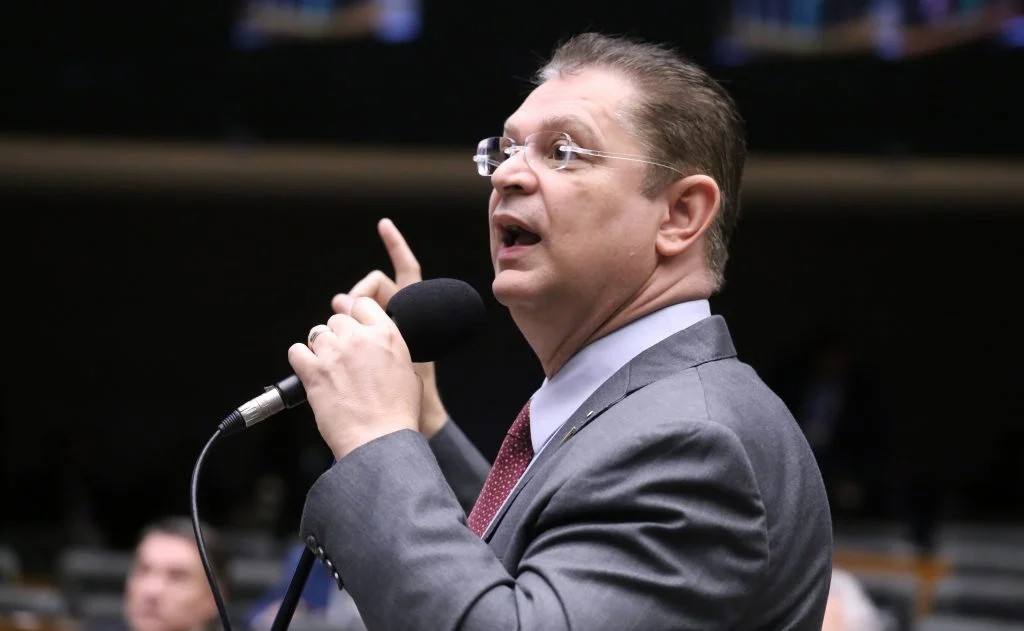 PL planeja alternativa ao fim da escala 6x1 e reacende debate sobre direitos trabalhistas