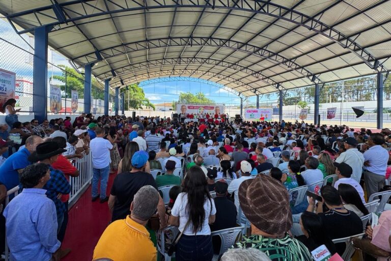 Semin�rio em Conquista re�ne mais de 2 mil pessoas e fortalece debate sobre emendas participativas