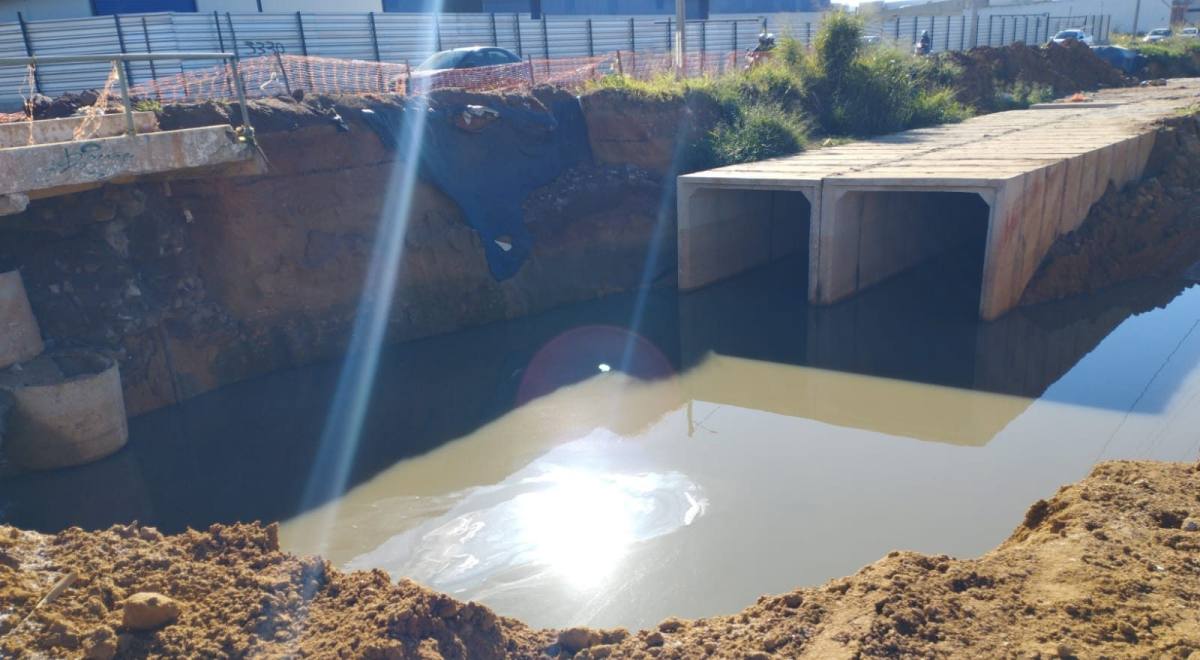 Chuvas no fim de semana afetam cronograma de obras na Avenida Brumado